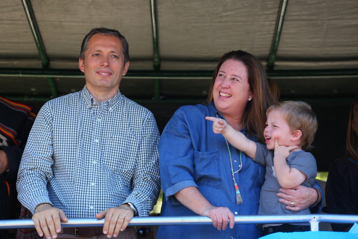 fernandogray's tweet photo. Como cada año junto a Magui y cientos de familias de nuestra comunidad compartimos el Desfile de Centros Tradicionalistas de Juntos por la Tradición #EstebanEcheverría en el marco de los festejo por el 106° Aniversario de nuestro distrito.

#ElegimosTradición https://t.co/Ge7lrB4amd