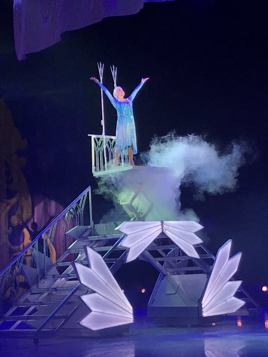 evmoregirl's tweet photo. A magical afternoon at #resortsworldarena @RW__Arena watching @DisneyOnIce #disneyonice
With @PuppyLoveLia Nanny Granny & Rachel celebrating @amzdancexx 18th
Snow, sparkle & smiles
May have been on ice but we all came out with warm happy 💗’s
#BigKidFun #MagicOfDisney
x https://t.co/8wwvnpeSvo