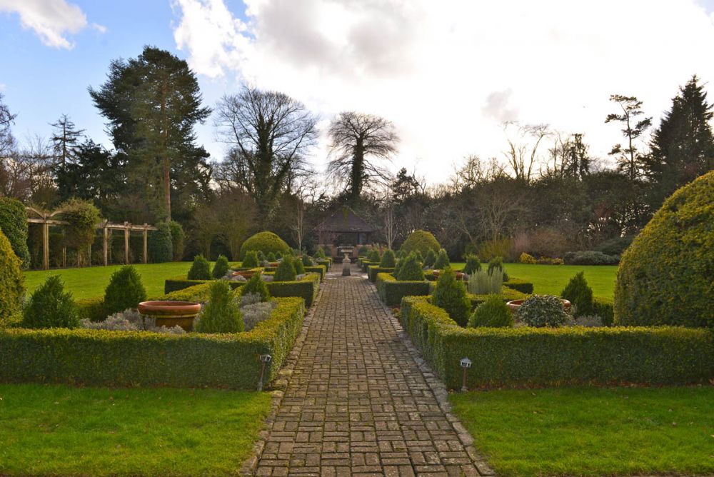 LocalityLtd's tweet image. Early 20th Century Lutyens – style Manor House set in 6 acres of gardens, 8 miles from M25 near Slough. available for film, photoshoot &amp;amp; event hire. Find out more: bit.ly/2UnJzlx #filmmaking #locationscout #location