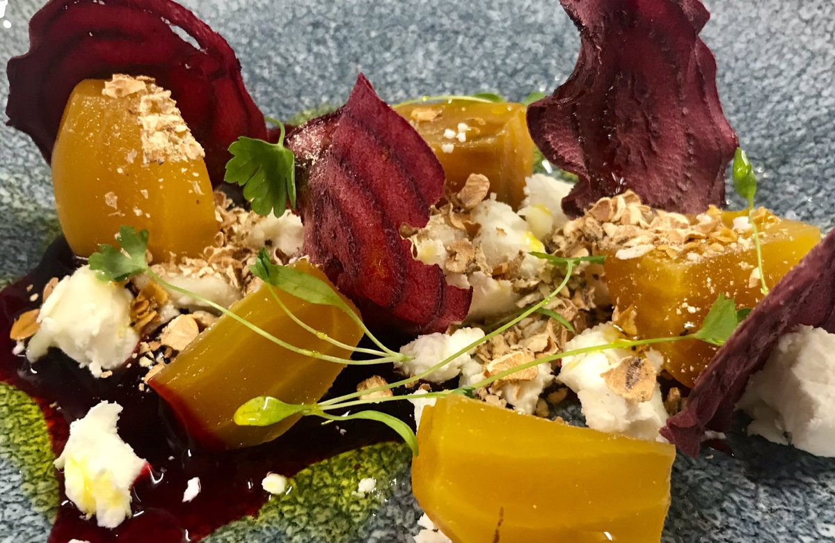 ChefsPass's tweet photo. Confit beetroot,crisps, gel, oat crumb, goats cheese #beetroot #gostscheese #vegetarian #fromage #queso #formagio #quesodecabra #fromagedechèvre #formaggiodicapra #barbabietola #betterave #raízderemolacha https://t.co/jGLYK9lf6X