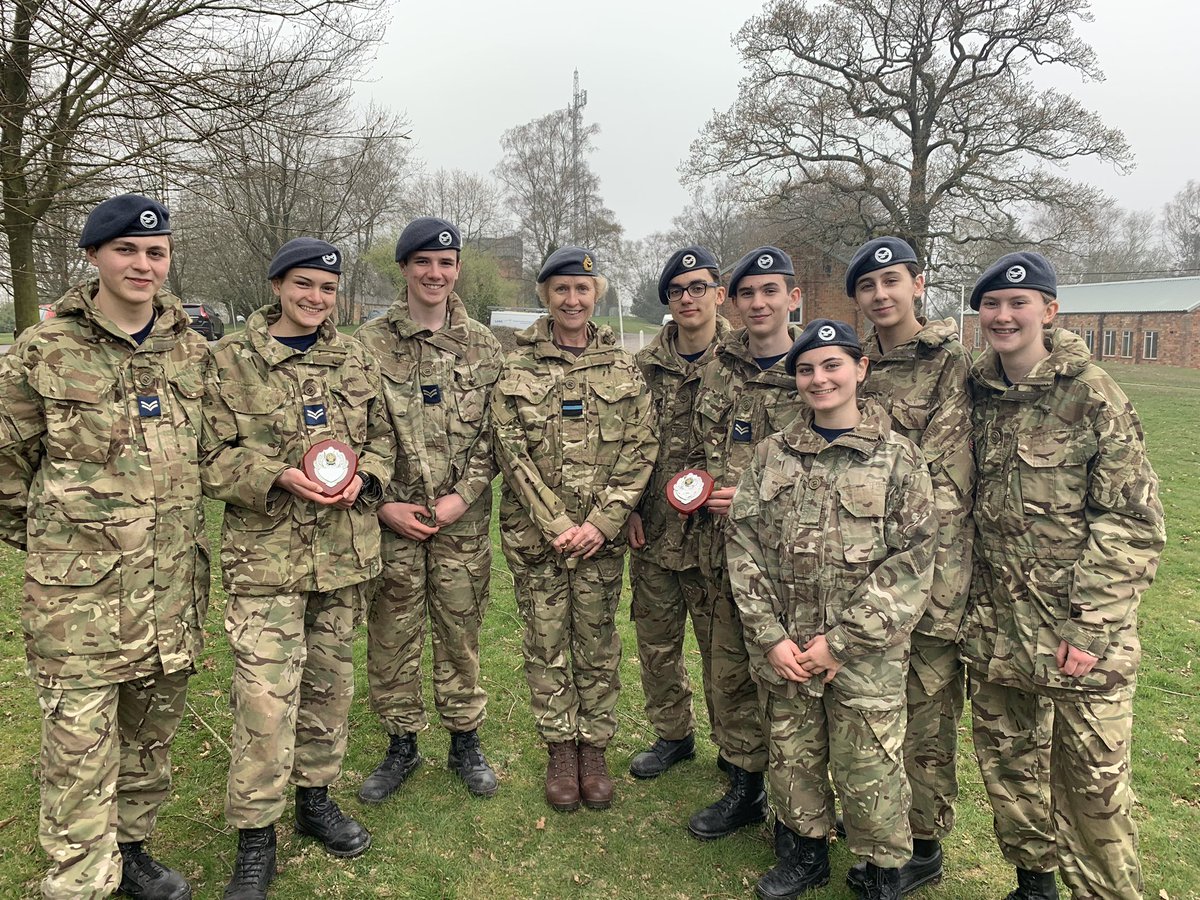 46FSquadron's tweet image. An amazing weekend at London Wing’s Inness Sword competition. Our team came First in Navigation and First Aid! Absolutely fantastic. Thanks to @ComdtAC for letting OC 46F nab you for a picture with us! #NoOrdinaryHobby #Proud #Team46F
