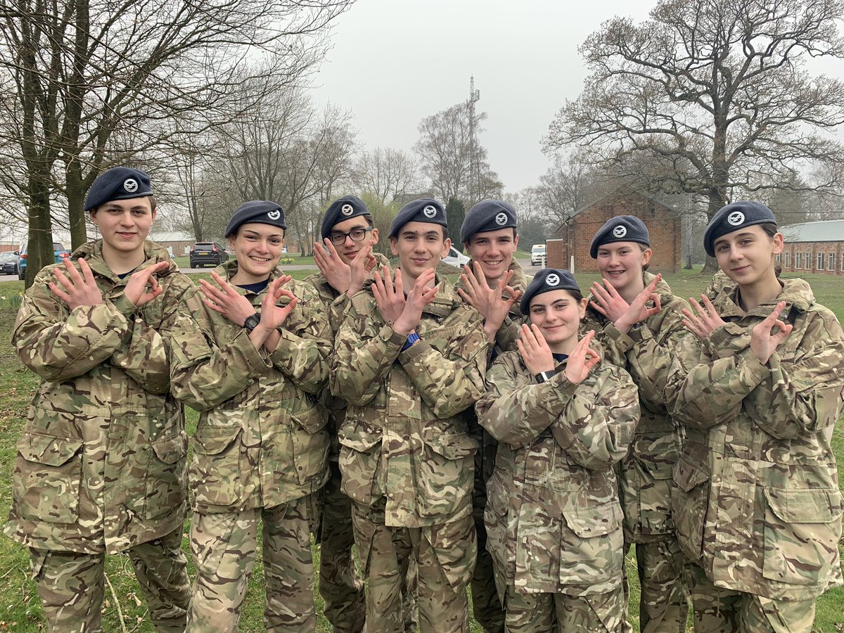 46FSquadron's tweet image. An amazing weekend at London Wing’s Inness Sword competition. Our team came First in Navigation and First Aid! Absolutely fantastic. Thanks to @ComdtAC for letting OC 46F nab you for a picture with us! #NoOrdinaryHobby #Proud #Team46F