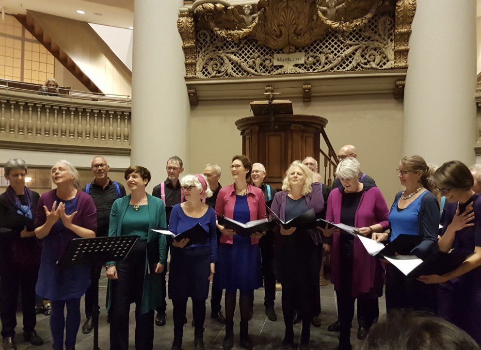 Onder leiding van koorlid Isabella Daalderop zongen we op de #Volkorenavond als eerste lied My love is always here, van Alexandre Desplat. Te horen in een Harry Potter film. Onze volgende voorstelling bestaat namelijk uit filmmuziek.