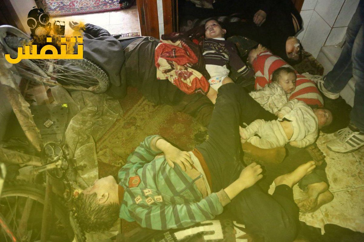 Ali_Abd_Albake's tweet photo. بعد عجز الأسد والروس وحلفائهم على مدار السبع سنوات من دخول الغوطة، وبعد فناء الآلاف من جنودهم وشبيحتهم على أسوارها، استخدموا السلاح الكيماوي على منطقة #دوما أمام مرأى ومسمع العالم أجمع، وعلى إثرها سقط المئات بين شهيد ومصاب من المدنيين.
مما اضطرنا لأخذ قرار الخروج من الغوطة #تنفس https://t.co/LYAnHB25es