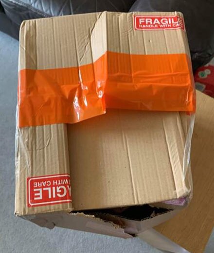 MyFreeFromKitc1's tweet photo. This is how @Hermesparcels delivers to my clients. 2 times in a row - customer service is an even bigger joke https://t.co/nqIbtTthnd