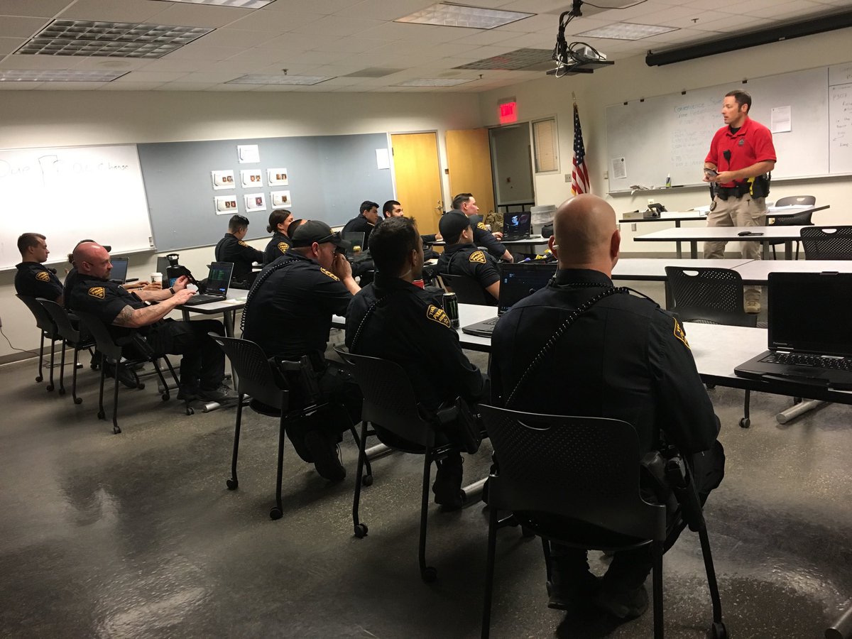 RoadshowTpd's tweet photo. ⁦@RoadshowTpd⁩ instructed Officers about ‘drug ingestion’ and what to do when suspects do it.  We also renewed some IFAK content ⁦@OpsMidtown⁩ 🤙.   We will be ⁦@OperationsEast⁩ this week!!  Excellent training by Ofc. Kneup. https://t.co/uLeuZKMYUg