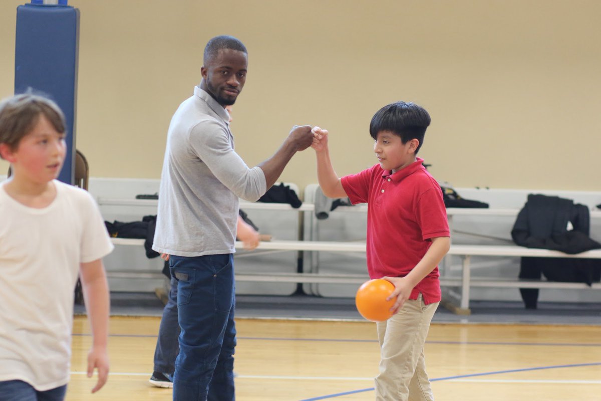 StOlafAthletics's tweet photo. On Tuesday, several of our student-athletes volunteered their time with a fourth-grade gym class at St. Dominic School. Smiles all around! #d3week #whyd3 #OlePride #UmYahYah #MIAC https://t.co/e2BeN9XWca