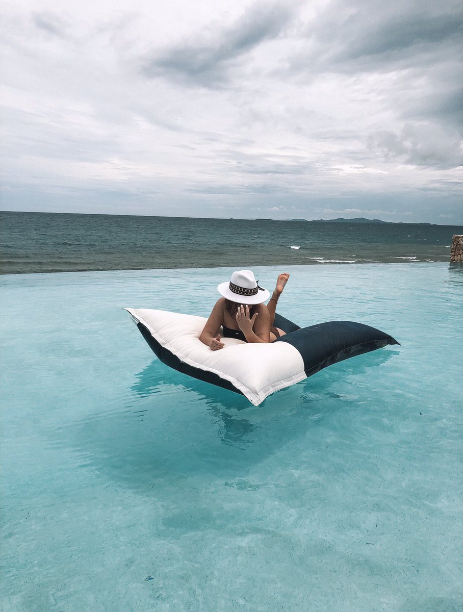 charsouthwood's tweet photo. Fiji is so pretty whaaaa ๐ฎ๐ #fiji #fijimarriott #beach #beachbabe #beachbum https://t.co/A52Tf4R2Ev