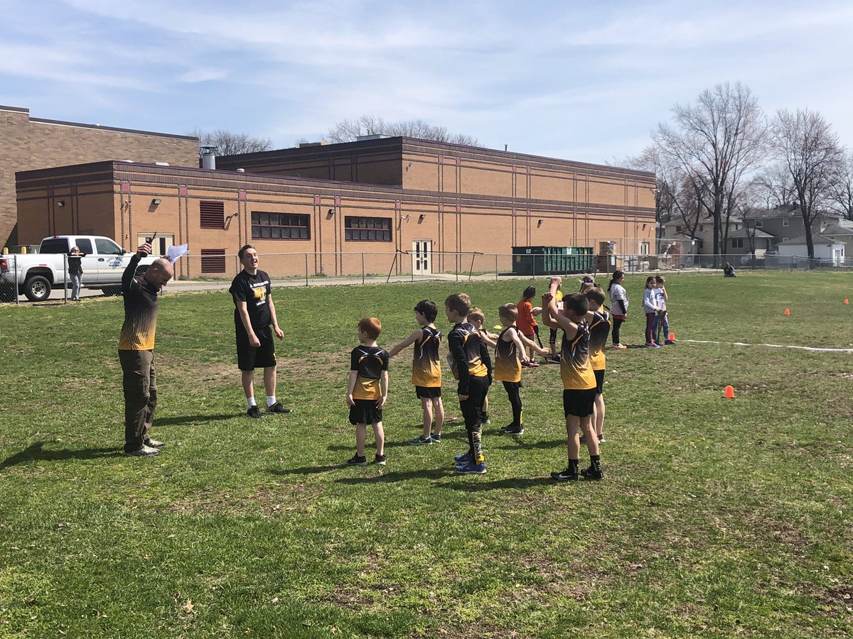 jr_highlander's tweet photo. Out boys continue to grow as a whole. Keep up the hard work! Our boys represented in the throws today! Bryce - 1st, Ryan - 2nd, and Jonathan - 4th! #boystrong @NightVision22 https://t.co/gRkPo7gV3j