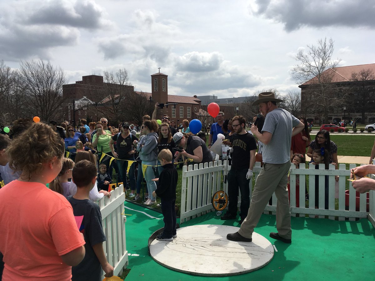 Dr_Skidmore's tweet photo. “Cricket Spitting, Indiana’s only indigenous sport” #BugBowl2019 #entomology @PurdueInsects @CameronGenomes https://t.co/EC4YacP2UD