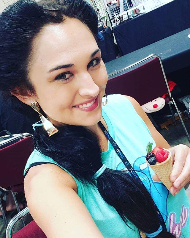 AltPercept's tweet photo. My birthday is on the 11th but lets pretend it's today! Thank you @iankurihara for the lovely Cakes! Today I'm #princessjasmine from #wreckitralph  #cosplay #kawaiikon #kawaiikon2019 https://t.co/U91oet4zl5 https://t.co/Sm8jgoViP6