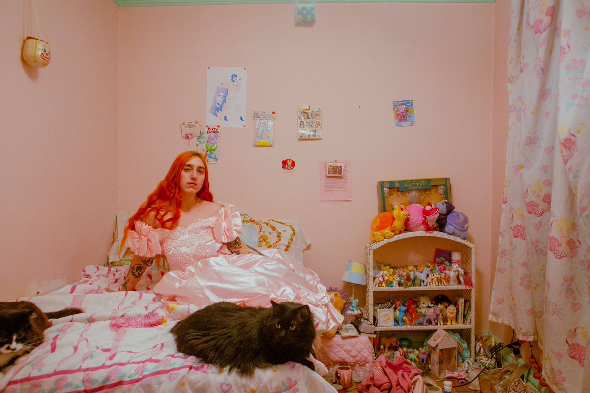 laurencephilome's tweet photo. “paint me like one of your pre-raphaelite boy-girls” and some recent self portraits around the reckoning nude theme, puberty, 2019

looking at transness x slowness, gender through time, [a] trans life outside of the spotlight, daily human moments https://t.co/ZnX6QxYRh1