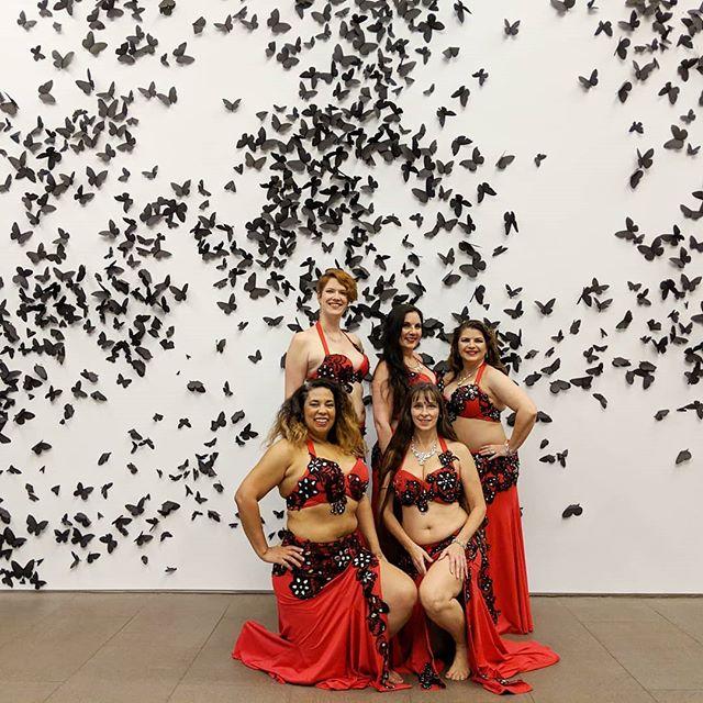MahinBellydance's tweet photo. As soon as I spotted this wall, I knew we needed this shot! Dreams of Arabia performed at the Elemental Cultural Arts Festival at the @phxart this week! .
.
.
.
#phxaz #PhoenixAz #dtphx #dtphxart #AZdance #phxdance #bellydancers #bellydance #orientaldance #raks #raqs #rakssh… https://t.co/yDBOuU2EiQ