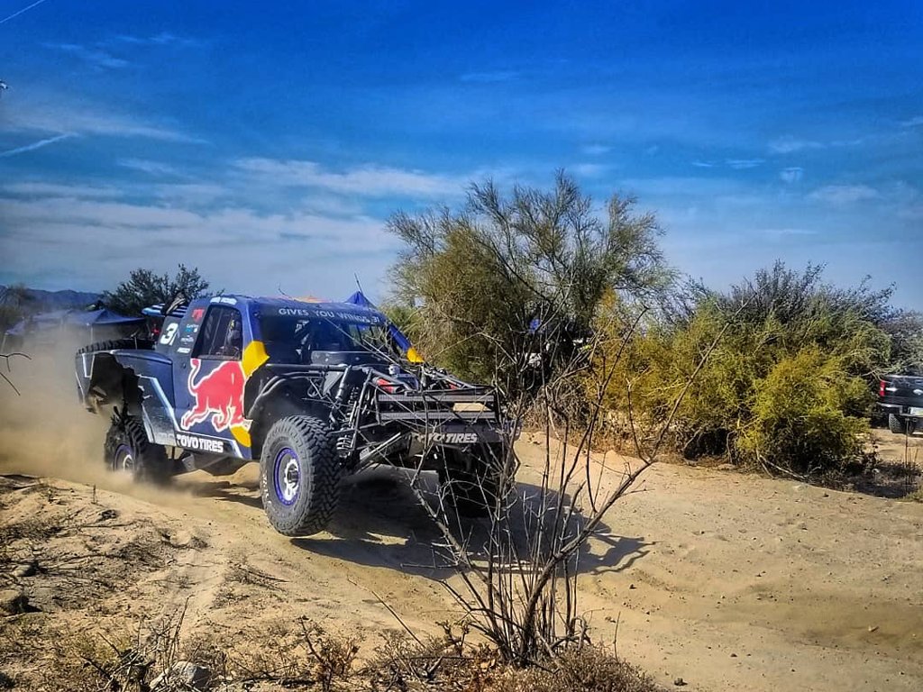 Got to have some luck! Andy McMillin barrel rolled his #TrophyTruck during yesterday's #SanFelipe250 yet he still won the Trophy Truck class ahead of Ryan Arciero, Dan McMillin, Zak Langley and Luke McMillin. <a href="/San_Felipe250/">San Felipe 250</a> 
facebook.com/TrophyTruck/po… …