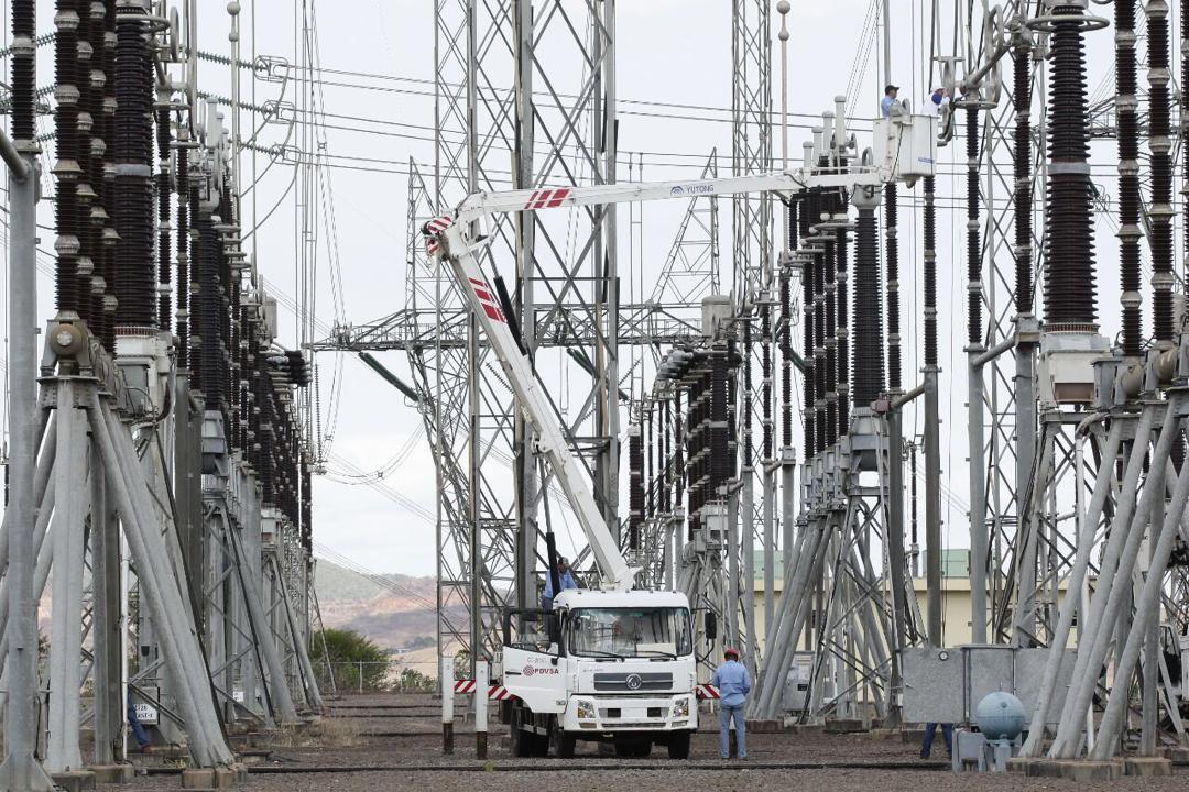 ViceVenezuela's tweet photo. La masa laboral del sector eléctrico con compromiso revolucionario, da la batalla en esta guerra no convencional para restablecer el #SEN https://t.co/6HTrT23egu https://t.co/Ek4zhchOn6