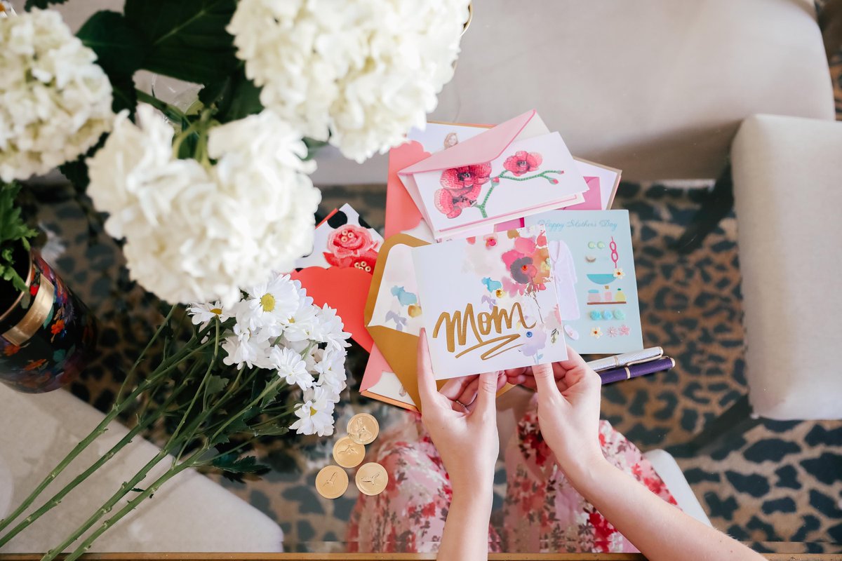 NEW POST: 3 thoughtful gift ideas + the perfect <a href="/Papyrus_Online/">PAPYRUS</a> cards to say THANK YOU to all the moms in your life this #mothersday! ow.ly/WsSn50pr6pF | Cards: <a href="/Albertsons/">Albertsons</a> #ad #thankyou
