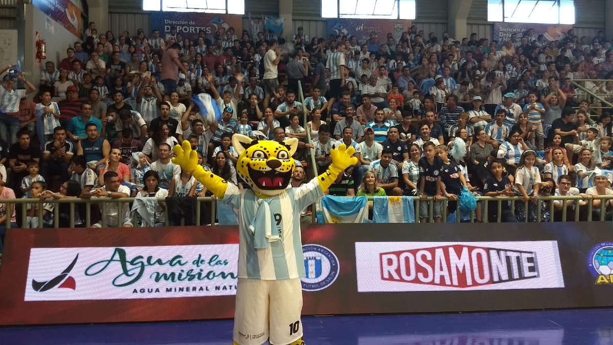 amilcarberon's tweet photo. Faltan minutos para que la #Yaboti comience a rodar en la última jornada del #Mundial2019 de #Futsal en #Montecarlo #Misiones... Fiesta total esperando la final entre #Argentina y #Brasil... #VamosArgentina https://t.co/6rx4XUluYZ
