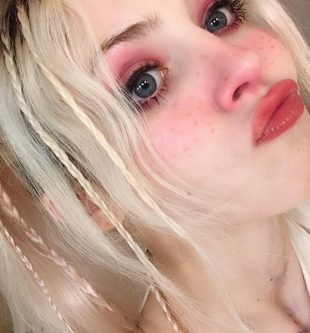 LucyL_HT's tweet photo. -deja dos selfies aquí for no reason-. https://t.co/8RIEyALUFF