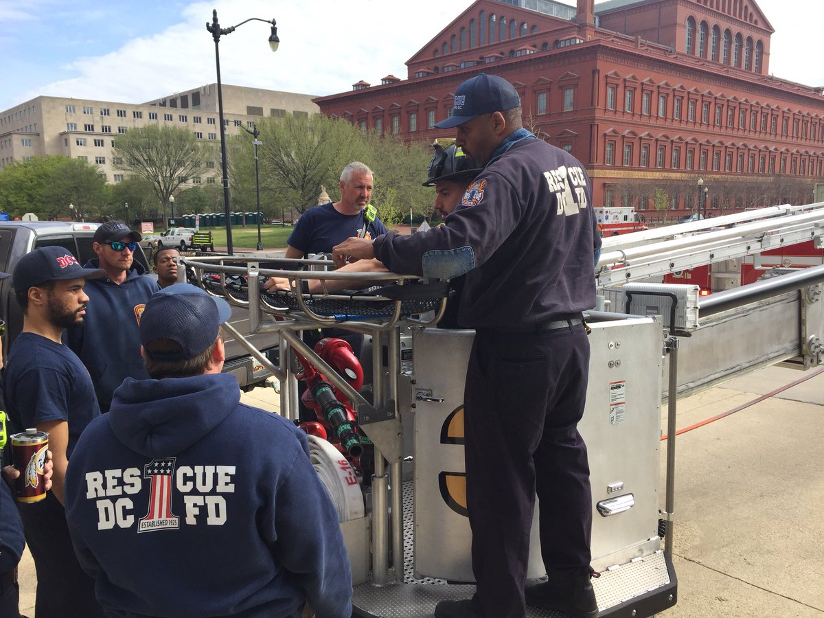 DCFDTower3's tweet image. Members of @dcfireems Tower Ladder No. 3, Platoon No. 4, drilling today with members of Rescue Squad No. 1 and Engine Company No. 2 on the current stokes basket capabilities of the 95’ #Aerialscope boom/bucket.