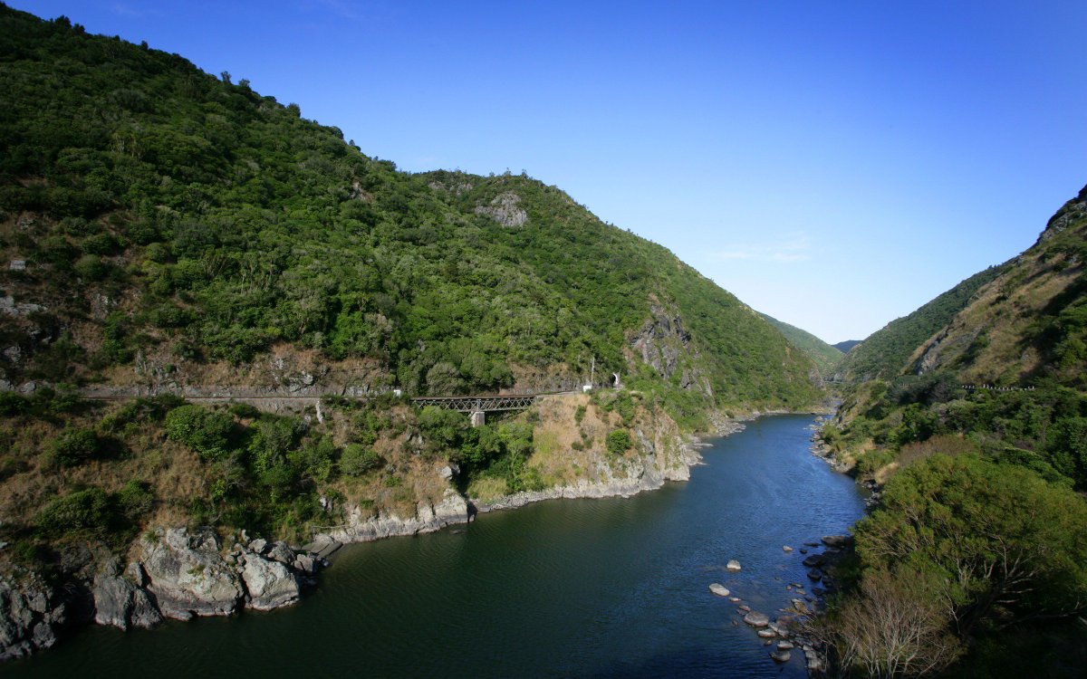 Manawatu's economy now exceeds $5 billion and continued strong economic growth is being driven by a number of factors. For the details, drivers and analysis, read March's economic update: bit.ly/2G6pBUn  <a href="/LSinNZ/">Linda Stewart</a> @Manawatu_DC @PNCityCouncil <a href="/FoodHQNZ/">FoodHQ</a> <a href="/Accelerate_25/">Accelerate25</a>