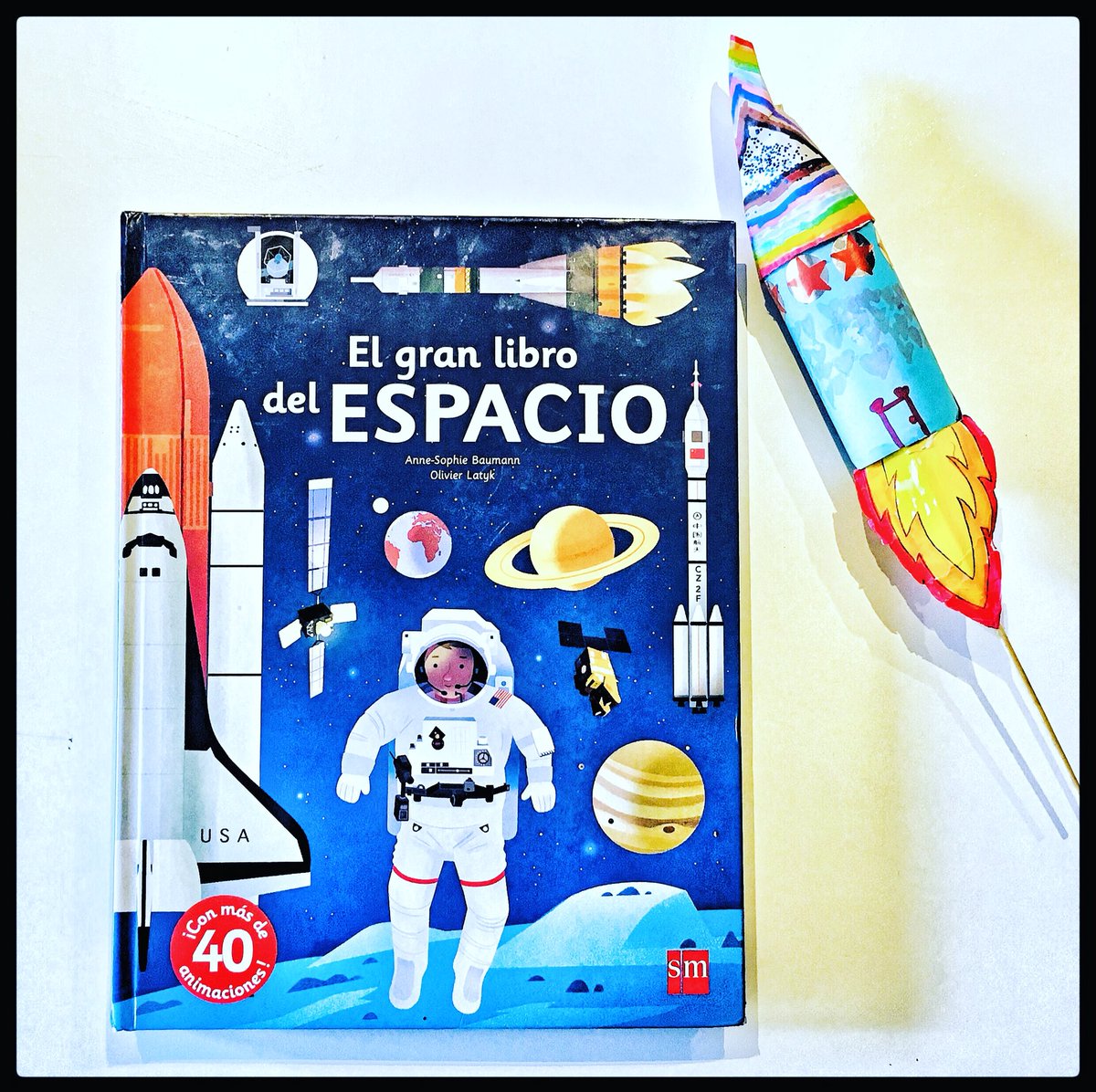 Para poder saciar a pequeños curiosos, aquí tenéis #reseña de “#ElgranlibrodelEspacio”, de Anne Sophie Baumann y <a href="/olivierlatyk/">Olivier latyk</a>, (@Literatura_SM)

cuentosquecontar.com/2019/04/04/el-…

#literaturainfantil #hoyleemos #Ciencia #espacio #librosparaaprender #librosconconocimientos
