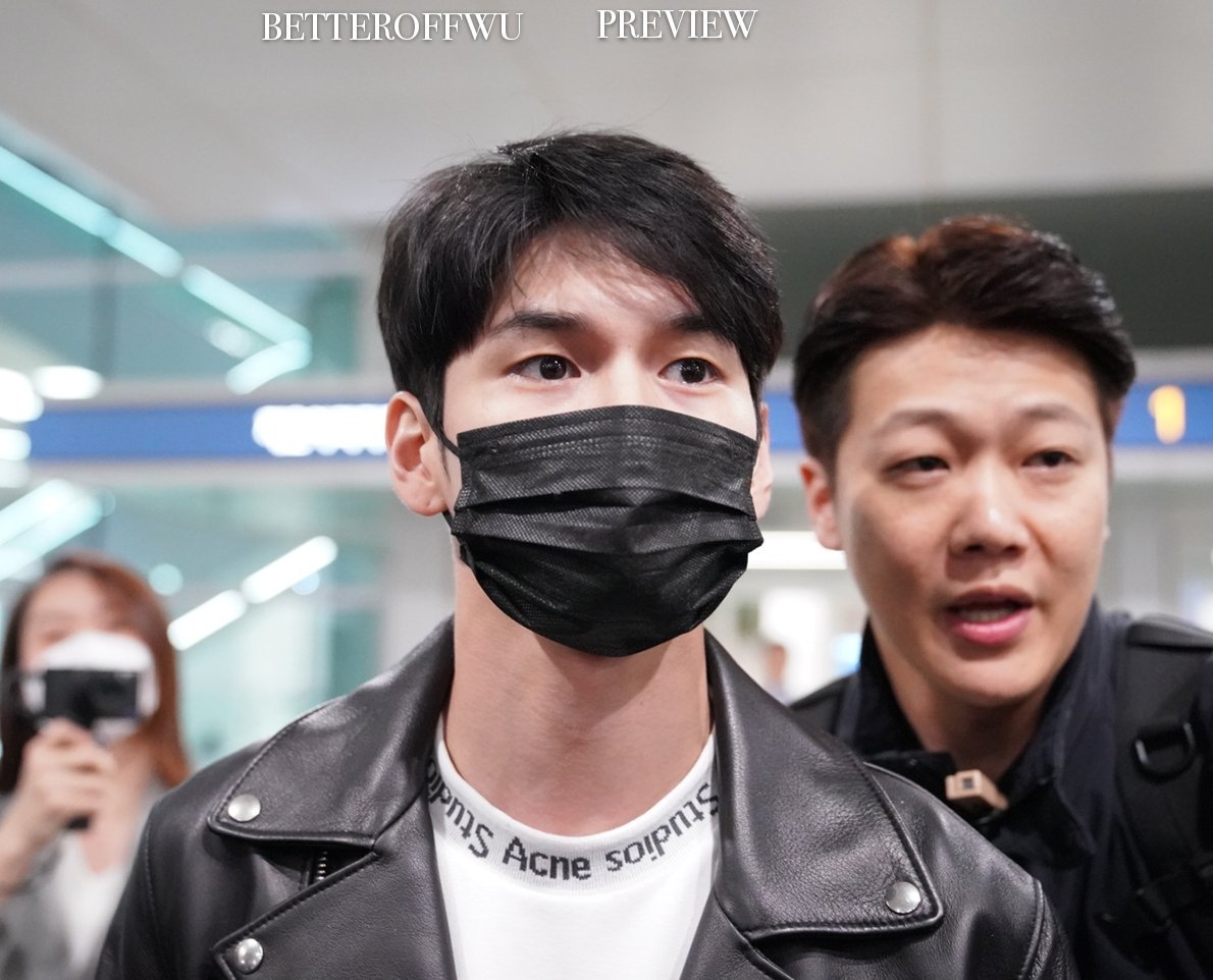 betteroffwu's tweet photo. 190408 ICN
Morning, boy. 
#옹성우 #OngSeongwu https://t.co/xj2wuQXOKO