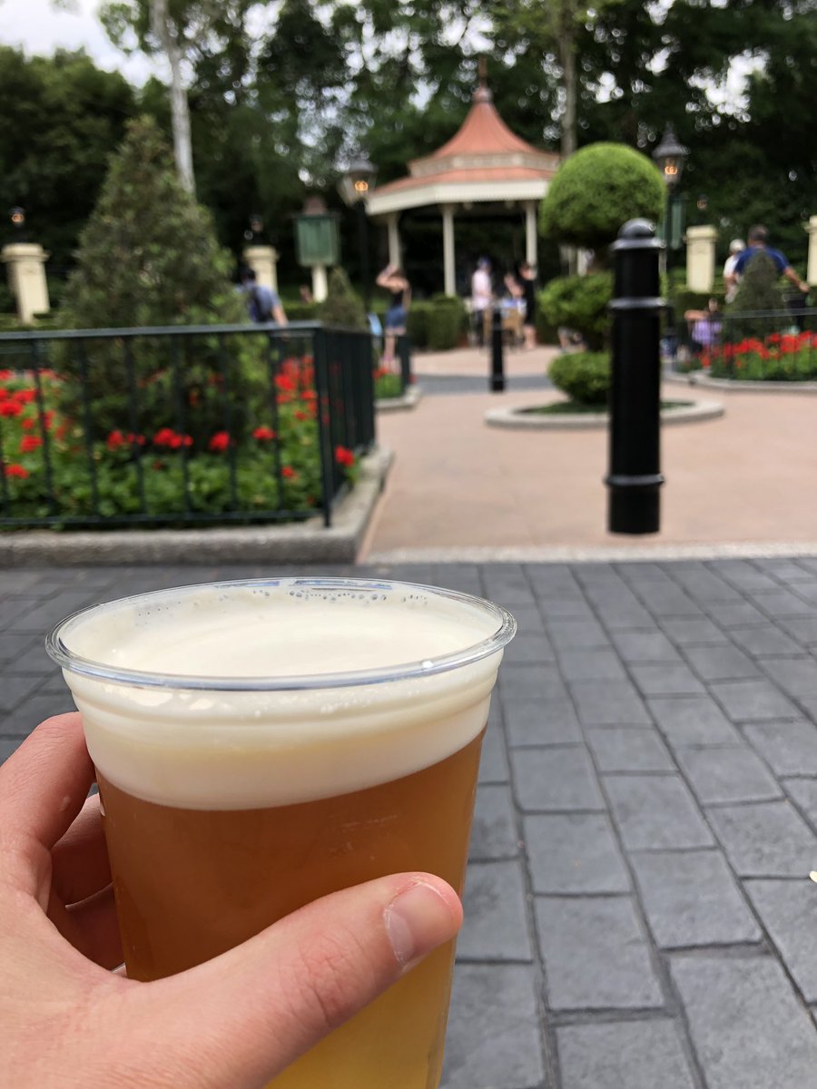 RunDisneyDude's tweet image. Celebrating #NationalBeerDay with a lovely pour from my favorite pub.