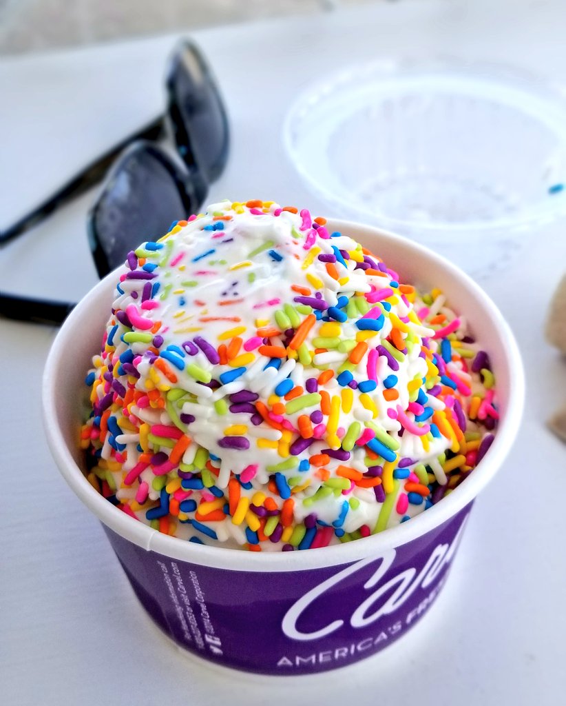 DCasha's tweet photo. Ice cream makes everything better, especially @CarvelIceCream #SundayFunday #mondaycanwait https://t.co/LIwvvZfE1B