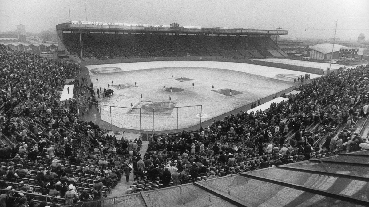 42 years ago today, we played (and won) the 1st game in franchise history.

Your #BlueJays earned a 9-5 victory in the snow at Exhibition Stadium!