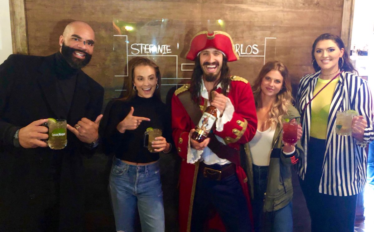 RADeMita's tweet image. #ad It’s time for the Captain’s #PoseOff semi finals!!! Stay tuned to @CaptainMorganUS for updates 💪🏼. Think I have what it takes to win!? 😸🏆 #CaptainMorganPartner