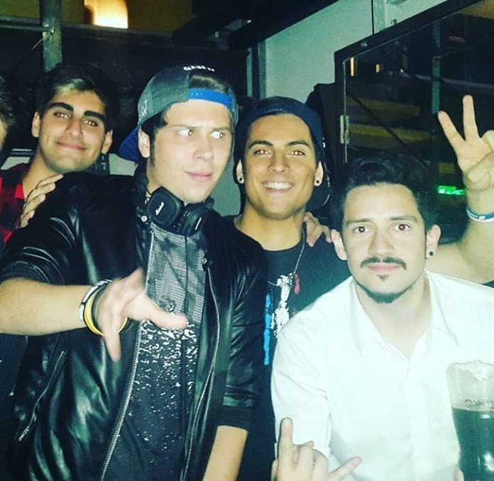 coscuarmycontex's tweet image. 