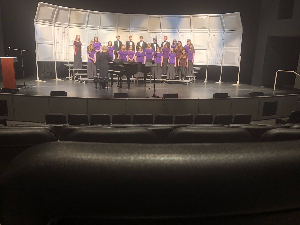 kwillyss4's tweet photo. Hollywood Competition- TC HS Chamber Ensemble receives Silver in 2A level competition;  HS Mixed Concert Choir - 2nd place Gold in 1A.  We also received the “Spirit of Hollywood”. Award for the school who best represented school and community.  So proud of these kids. https://t.co/mvPtAtW3LC