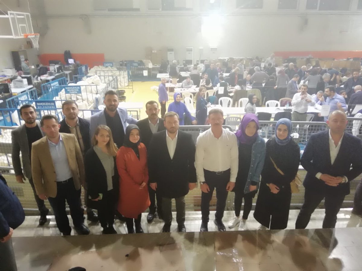 onurakaytr's tweet photo. Bahçelievler Yüksek Seçim Kurulu’nda milletimizin oylarına sahip çıkmaya devam ettik. 

Allah oyun kuranların en hayırlısıdır.

@DrHakanBahadir @OsmanTomakin @RamazanAcikgoz_ @oktaykocbiyik 
@abdullahkucukog @Akgencbevler https://t.co/nFWmr1LRAt