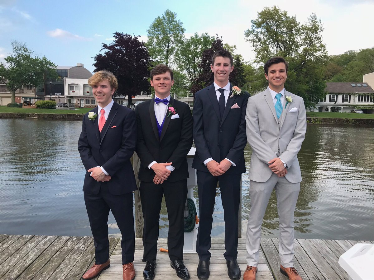 rzak_99's tweet photo. Happy birthday homie ✊🏻 glad I got to see you this weekend sorry about Ferg😬 have a good one brother ✊🏻 https://t.co/R9ij9zVVsK