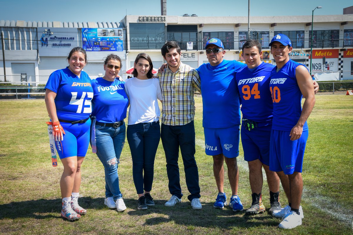 MetepecGobierno's tweet photo. La Presidenta del @DIF_Metepec @mariana_cabeza y el regidor @TrujilloGJE en representación de la Presidenta Municipal @GabyGamboa_S, dieron la patada de inicio a la liga femenil #AFFEMEX de Tocho Bandera. #MetepecDeporte https://t.co/FwF8n8QEyv