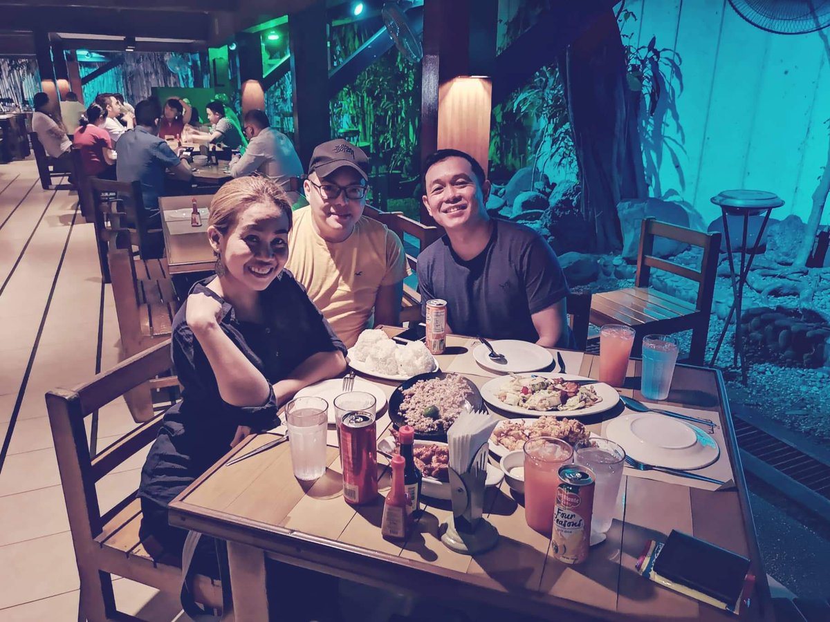 mrod82's tweet photo. Last night's catch up time with good old friends from USC-TC days. Thanks for the warm QC welcome! 😊 It was a nice trip down memory lane. @MsWorldy #lunchmates #biokids #welcomeparty #toUSCwesing https://t.co/fGSOXyKu86