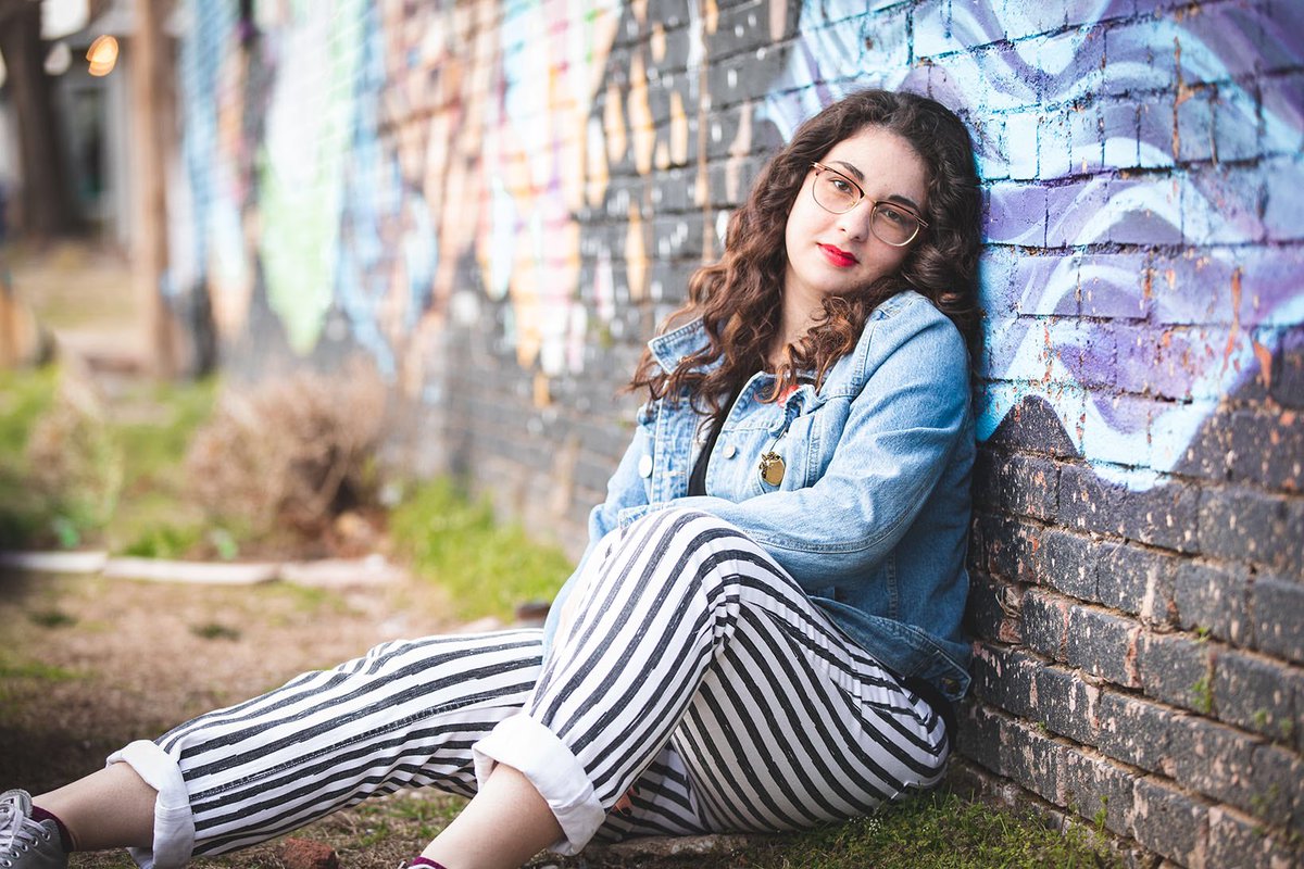 StoopsDigital's tweet photo. Sara’s senior pictures! 🎓 https://t.co/PTdXAMIAZK