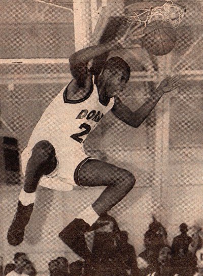 RonMFlores's tweet photo. @Mo_Holder @Cydreams13 .@JHart_1825 @PointForwardPro @ReekLaw This cat was really coming on. Didn't get publicity in #HSBB as many of 1993 top doggs, but was on his way to surpassing many of them. Greater LA hoops community didn't have a chance to get to really know him or what he could do. #RipDavy https://t.co/2JS1cynZN2