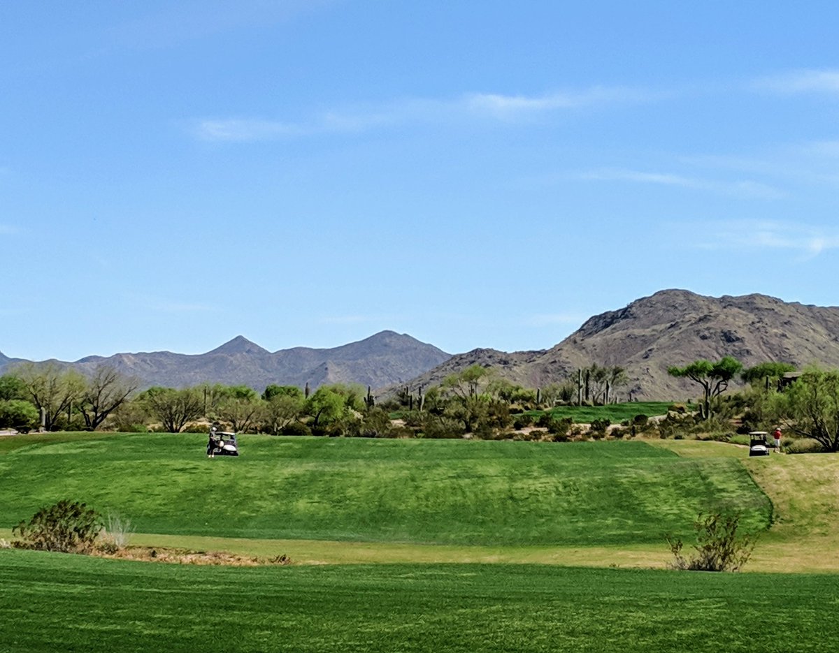 CoachJonLester's tweet photo. Thanks @roehmj1 for your donation to the golf program. It made our round at @WeKoPa possible!! Guys had a blast playing this beautiful course! #goROSE #Phoenix2019 @rhitsports https://t.co/27U6jTq4Ft
