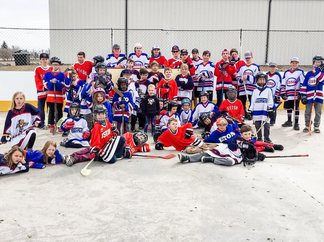 5_Knight's tweet photo. Thank you @EstonLionsClub + @NutrienAgRetail for a fantastic #SundayFunday 👊🏼 🚨🍻#ballhockeytourney #ramblernation #smalltownsunday #beergardensnextyear https://t.co/zofZwyUBar