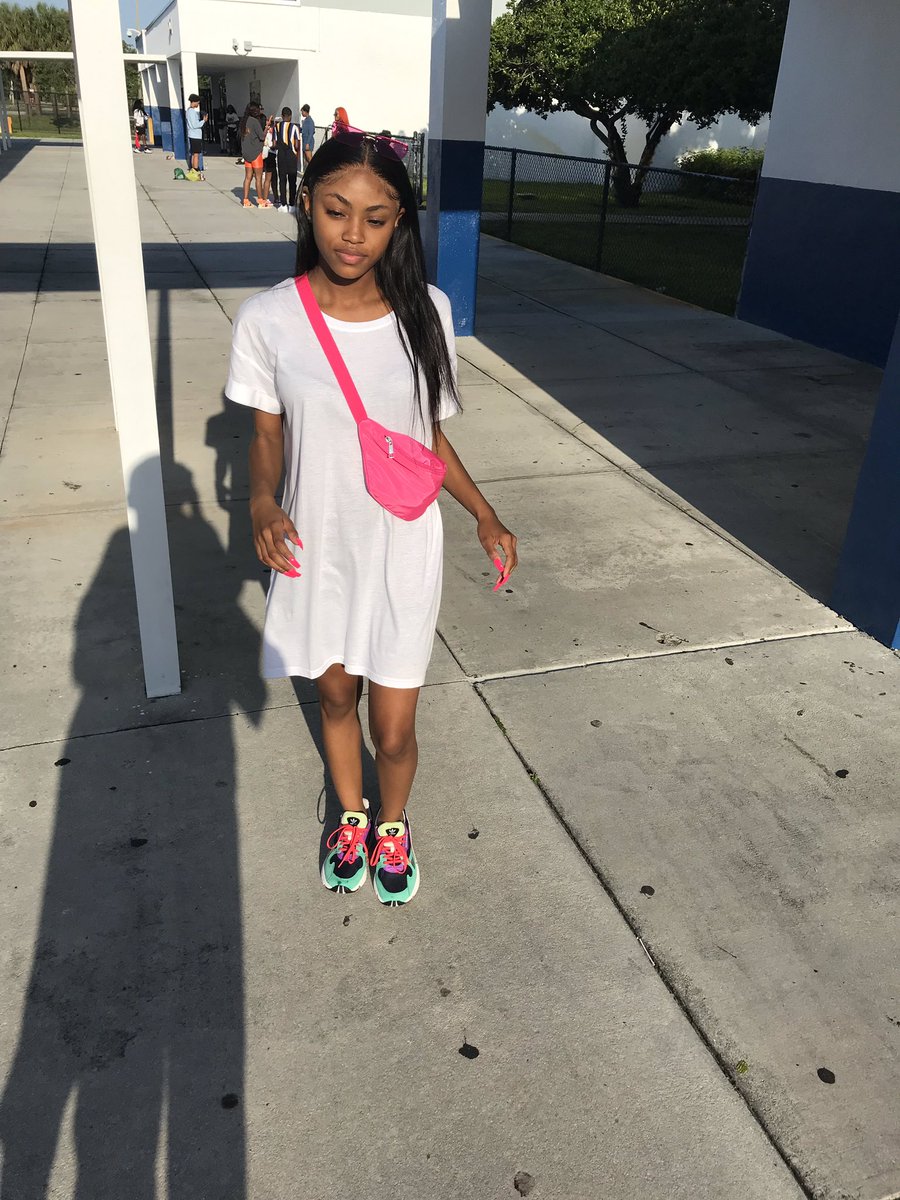 aaliyahsinyla's tweet image. less than anticipation .. 🍼 #gradbash2k19