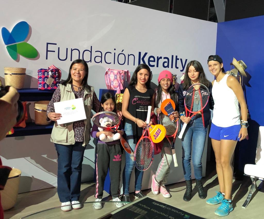 Feliz compartiendo con las niñas de <a href="/fundkeralty/">Fundación Keralty</a> en la @CopaWTABogota