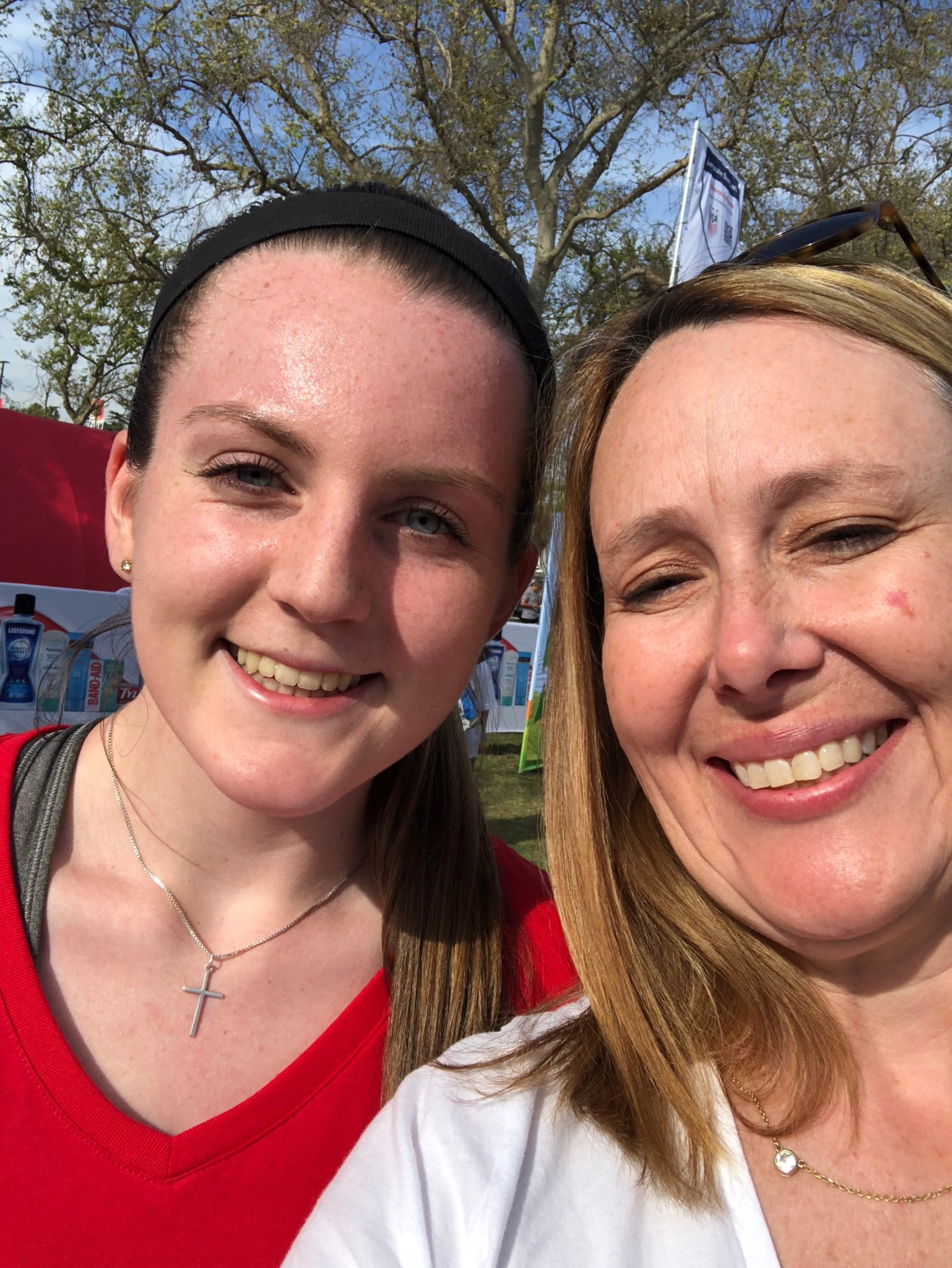 julie-aikins-aikinsjulie-twitter