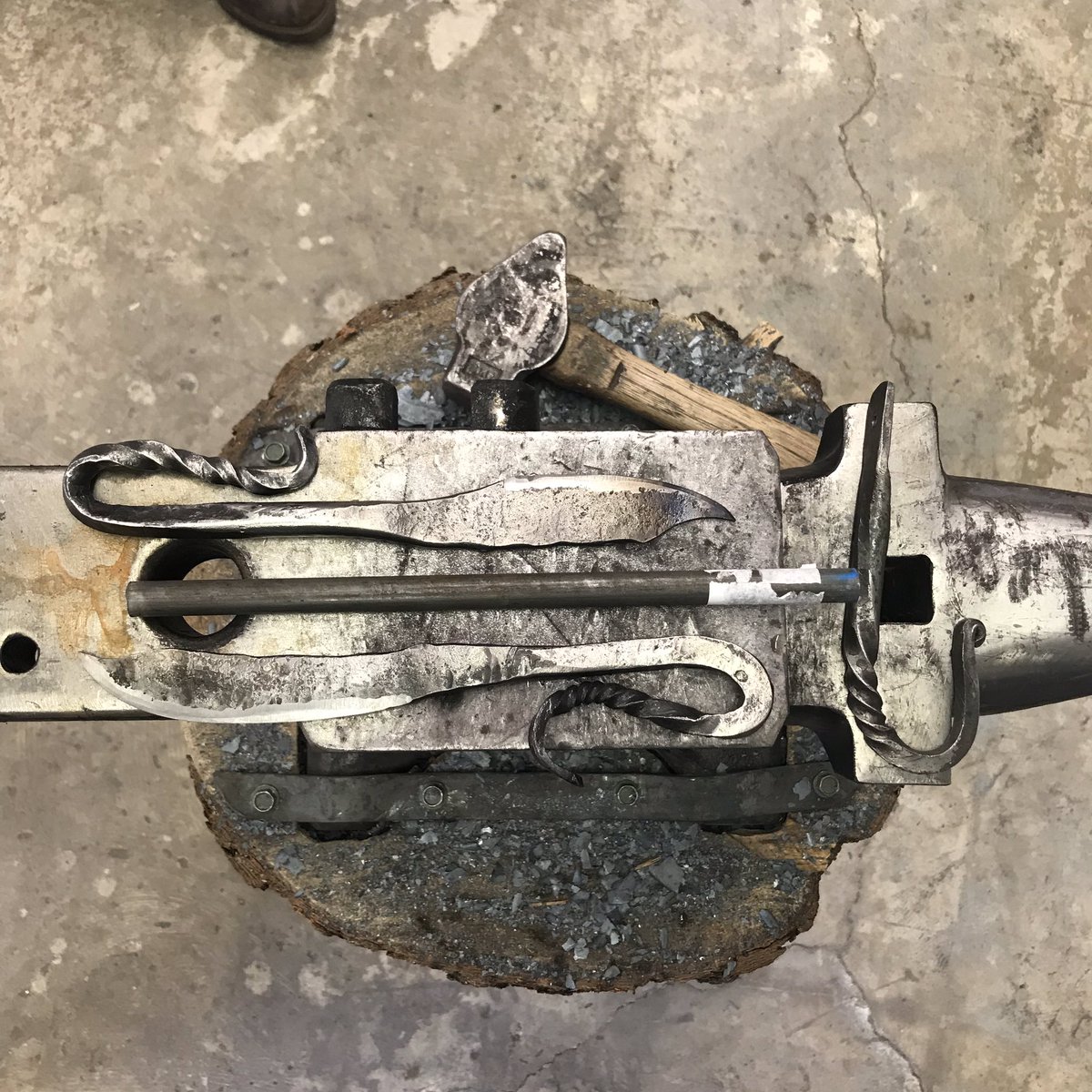 joshuameyerart's tweet photo. Had a great Blacksmithing class this weekend with these three awesome guys. Great father and sons experience! They made two knives and a hook.
#joshuameyerart #blacksmithingclasses #flagstaff #bladesmith #forge https://t.co/cKiouOKM1e