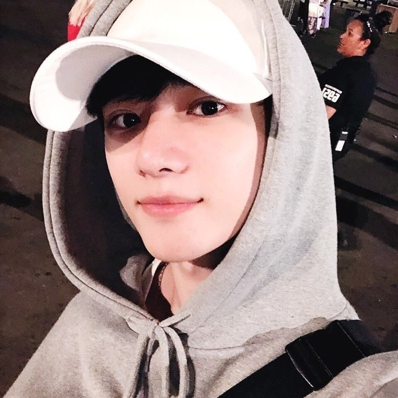 AliexpressAsian's tweet photo. Look как у TXT ⚛ BEOMGYU: 
Худи - https://t.co/xRIOWywN56 
Бейсболка - https://t.co/LlkVyrDmvY 
Футболка - https://t.co/ODGyoxOfgr 
🔥2680 заказов, рейтинг 4.6 из 5🔥 

#TXT #KPOP https://t.co/HRH20vKxFQ