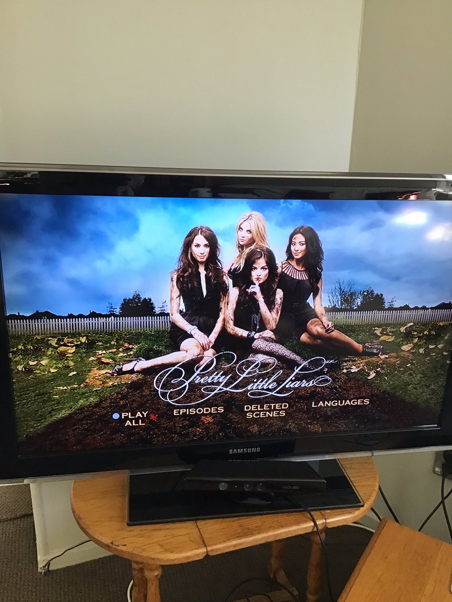 townsofrosewood's tweet image. I miss watching #PLL so I’m going to do a #PLLMarathon . @imarleneking ❤️❤️.