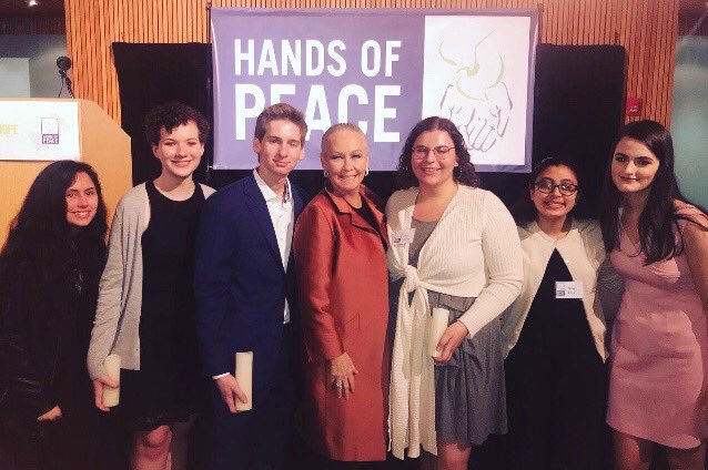 CandidCandace's tweet photo. With @handsofpeace change makers who are striving to empower young Israelis, Palestinians and Americans across the globe to raise their voices in peace. Powerful night learning about this global nonprofit. Check @chicagotribune for deets. https://t.co/Vx7hMnOrvL