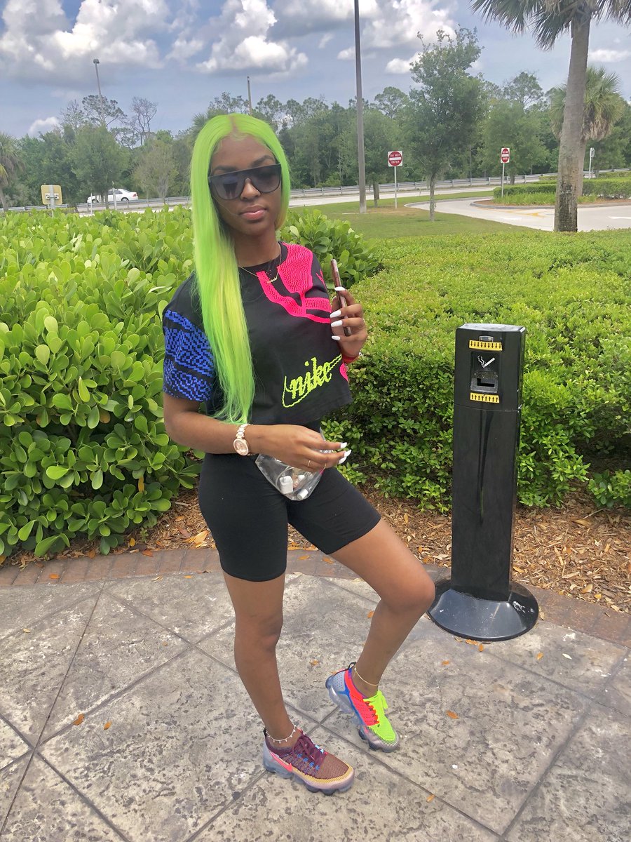 YaniKaoir's tweet image. i call the plays now do you see why?🐍 #gradbash2k19 #LLR