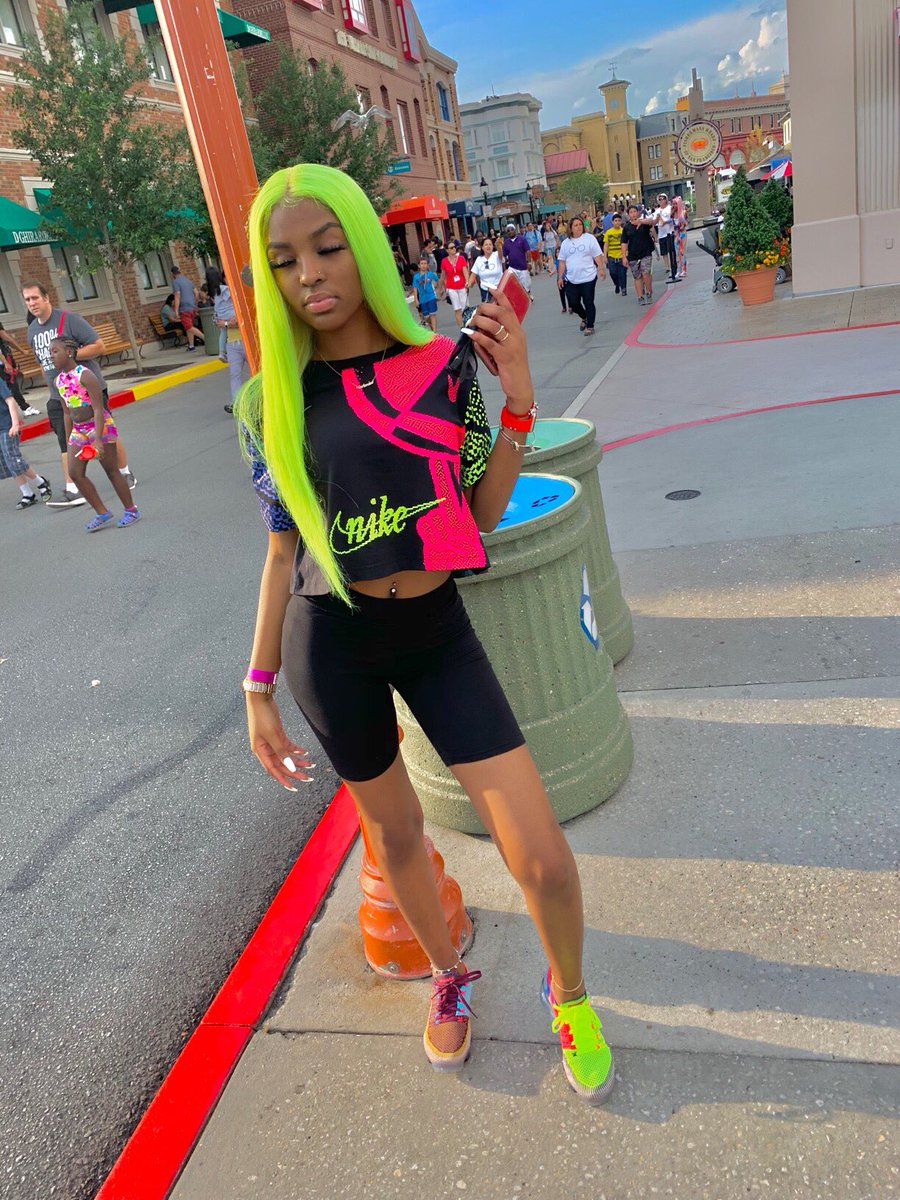 YaniKaoir's tweet image. i call the plays now do you see why?🐍 #gradbash2k19 #LLR