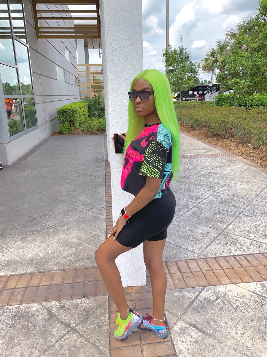 YaniKaoir's tweet image. i call the plays now do you see why?🐍 #gradbash2k19 #LLR